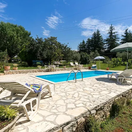 Susnjic בית הארחה